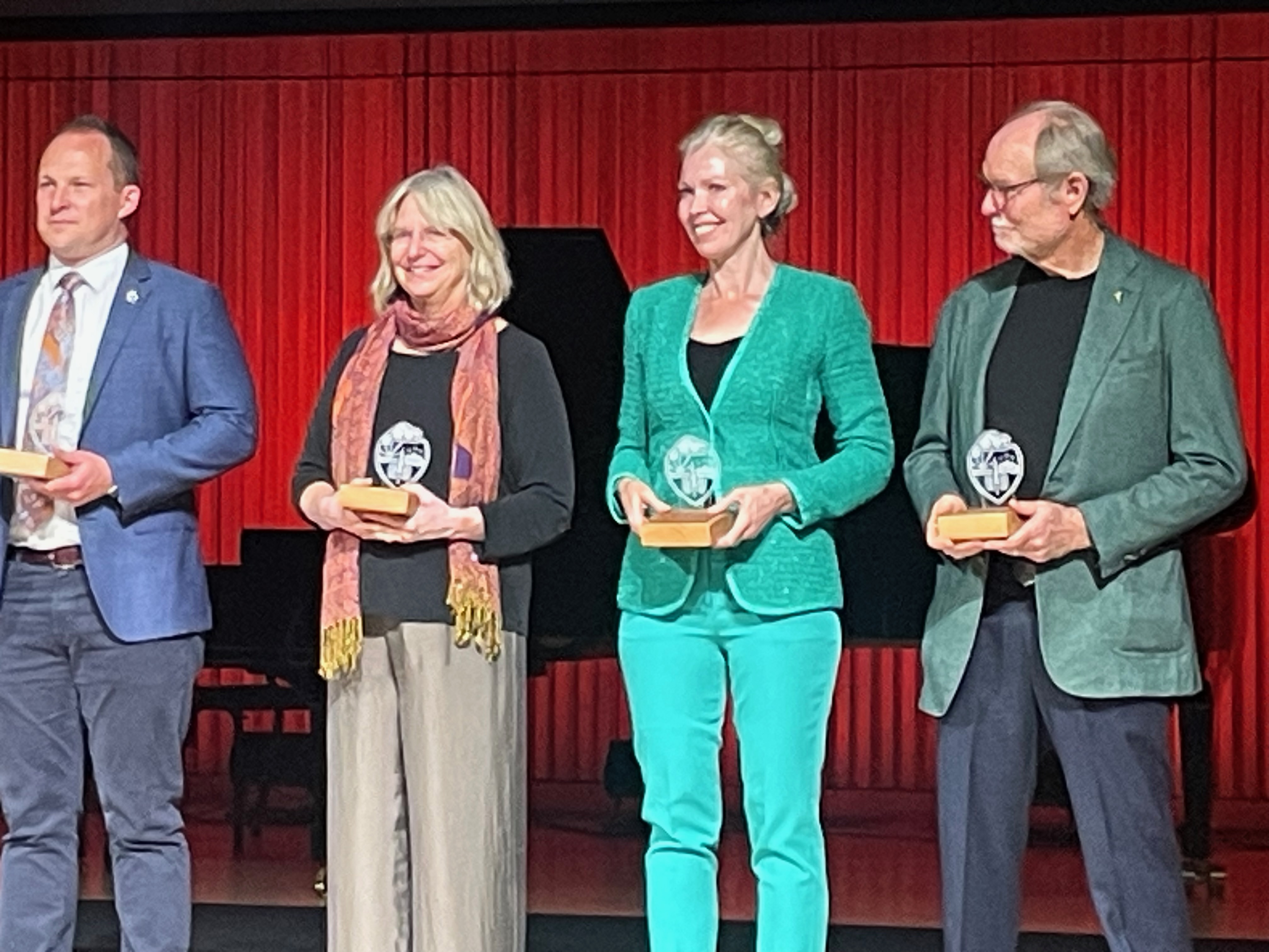 Dr. Julie Pullen receiving Oregon State University alumni award